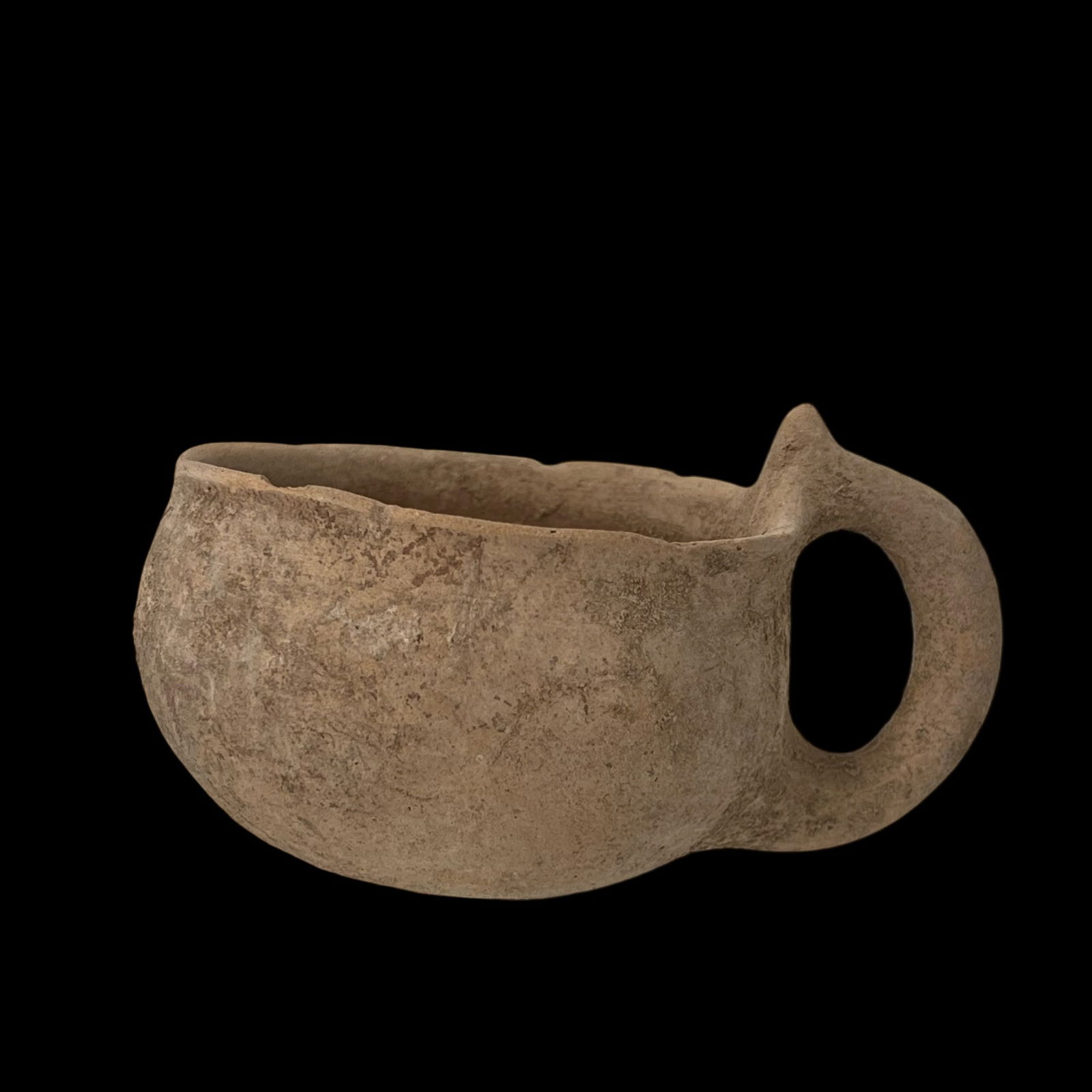 Ancient Holy Land Bronze Age Terracotta Cup, Ca 1200 BCE. Antiquities And Collectibles, History: Ancient Holy Land Bronze Age Terracotta Cup, circa 1550 - 1200 BCE, the single handle with pointed top, base rounded with near vertical walls. Size: 13 cm x 7.5 cm. Provenance: Ex Private NJ collectio