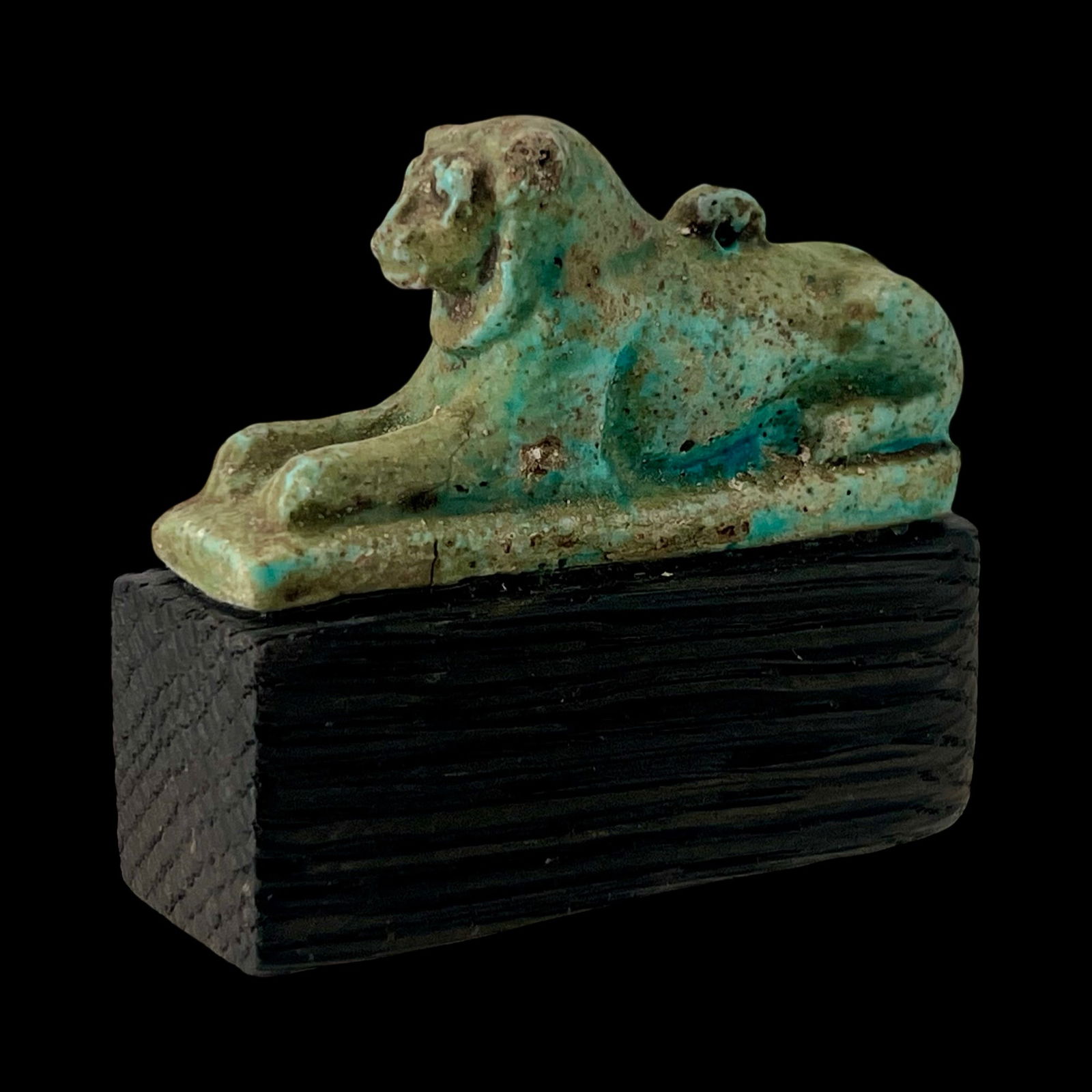 Ancient Egyptian Faience Amulet Of A Recumbent Lion, 7th C BC. Antiquities And Collectibles, History: Large Ancient Egyptian faience amulet of a recumbent lion, Late Period, circa 664 to 332 BCE, Lying as a sphinx on plinth. On its back a suspension loophole. The reclining lion may be interpreted as a