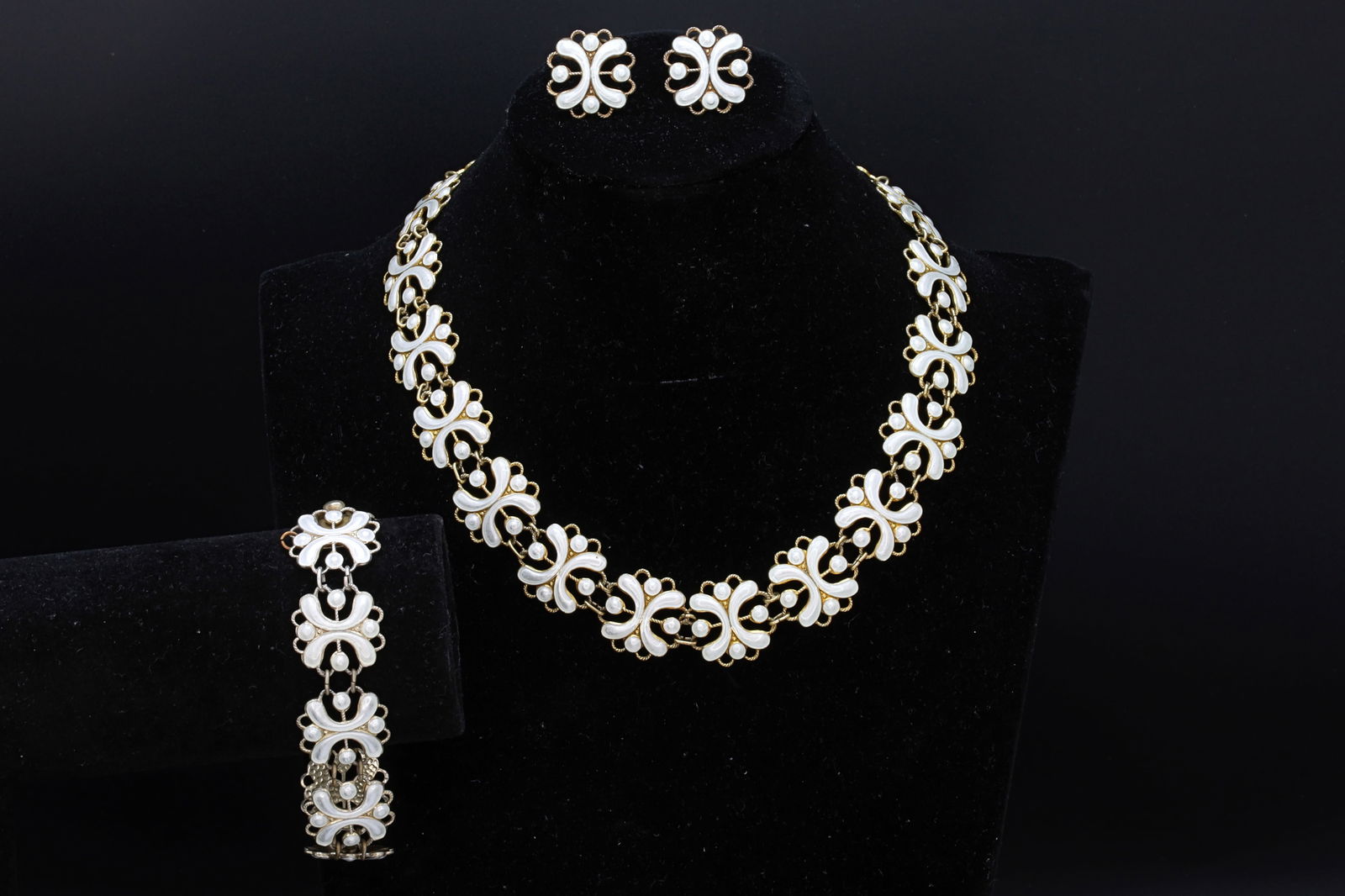 Arne Nordlie Norway, Vintage Modernist Jewelry Set, White Enamel And 925 Sterling Silver, Flower Pan: Dimensions, Necklace Length 16 inches, Earrings 21 x 21 mm, Bracelet Length 8 inches. All measurements are approximate. Sold as pictured. Normal Surface Wear And Aging. Some Loose Links. Arne Nordlie