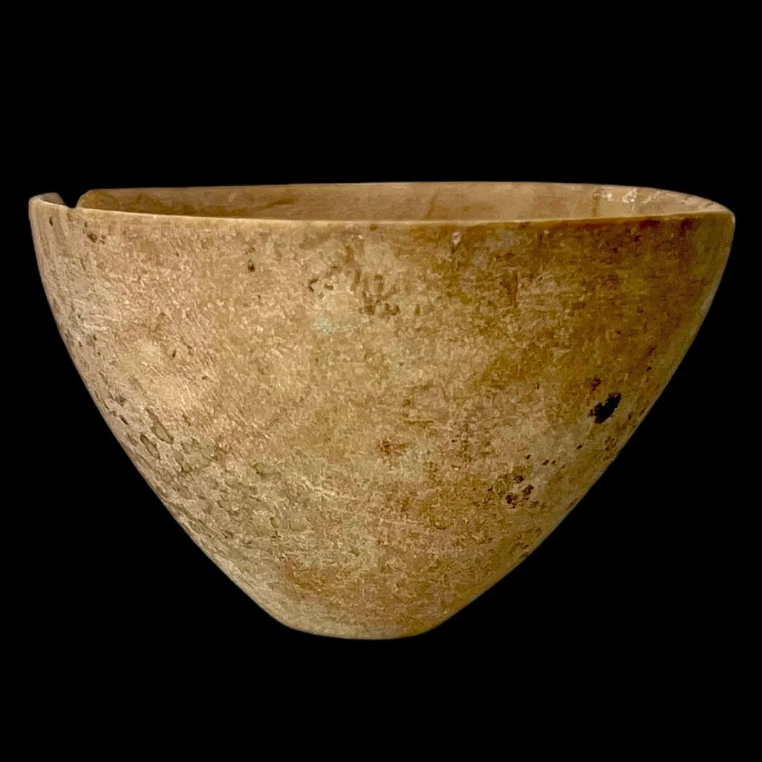 Ancient Bactrian Stone Bowl, 2nd Millenium BCE, Bronze Age. Antiquities And Collectibles, History: A Bactrian stone bowl, circa 3rd – 2nd Millennium BCF, A fine carved stone bowl with flat base and flared rim. Size: 9.5cm x 6cm Ex Private FL collection. // Disclaimer: Read The Description And Wat