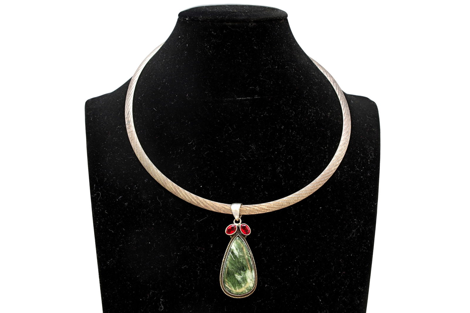 Avant Garde Pendant Necklace, Post Modern Design, 925 Sterling Silver, Red Garnet, Green Serpentine: Avant Garde Pendant Necklace, Post Modern Design, 925 Sterling Silver, Red Garnet And Green Serpentine, Vintage 1990s Fashion Accessories. Weight 33.4 grams. Chain Length 42 cm. // DISCLAIMER: Read Th