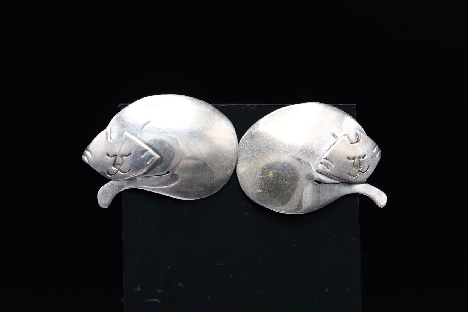 Vintage 1980s Sleeping Cats Stud Earrings, PKL 925 Sterling Silver Hallmark, American Large Studs: Dimensions 1.25 x 0.85 inches. All measurements are approximate. Surface Wear And Aging, See Images. Sold as is. Vintage 1980s Sleeping Cats Stud Earrings, PKL 925 Sterling Silver Hallmark, American L