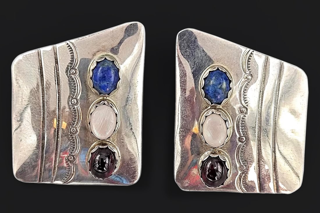 Boyd Chee, Vintage Navajo Stud Earrings With Stones Circa 1980s, Native American Jewelry Art Signed: Impressive Piece Of Navajo Native American Jewelry Art Signed By A Master Silversmith Boyd Chee. Dated Circa 1980s. Unusual Design And Shape. Folk Americana Fashion Accessories. Dimensions Length 1.85