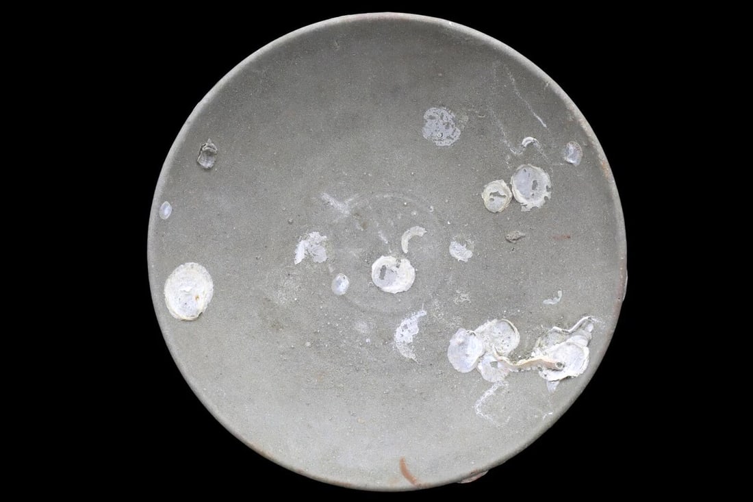 Ancient Ceramic Bowl, Dai Viet, Annam, Vietnam circa 1279 to 1368 AD, Shipwreck Pottery Antiquities: Ancient Dai Viet, Annam, Vietnam, around the same period of the Chinese Yuan Empire Dynasty, circa 1279 to 1368 AD and more precisely allocated during the Tran Nhan Tong kingship. A very beautifully c