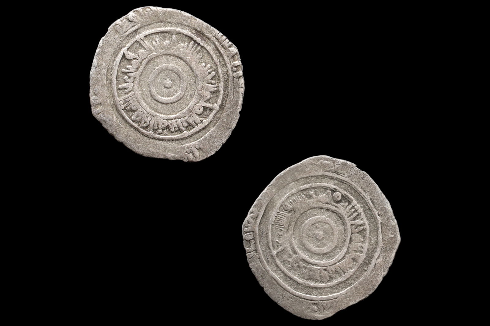 Medieval Egypt, Fatimids, al-Aziz Billeh, Fractional Value Of Half Dirham, Islamic Silver Coin Dinar (1 of 4)
