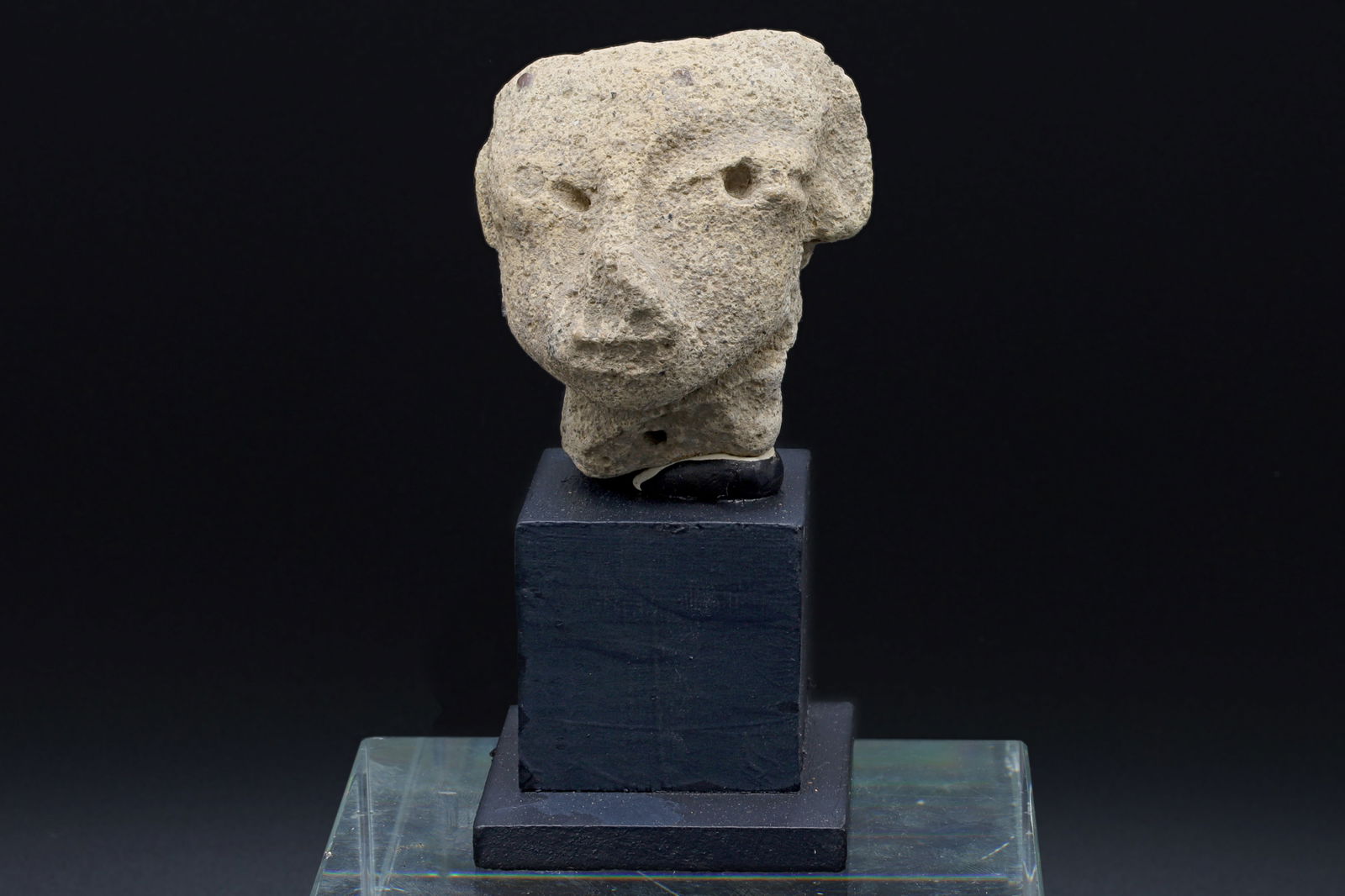 Ancient Huastec Head Figure, Circa 300 AD Panuco River Area, Veracruz Pre-Columbian Ceramic Idols: Dimensions Height 2.25 inches. All Measurements Are Approximate. Condition, Antique. Refer to photos and description. // Ancient Huastec Head Figure, Circa 300 AD Panuco River Area Style, Pre-Columbia