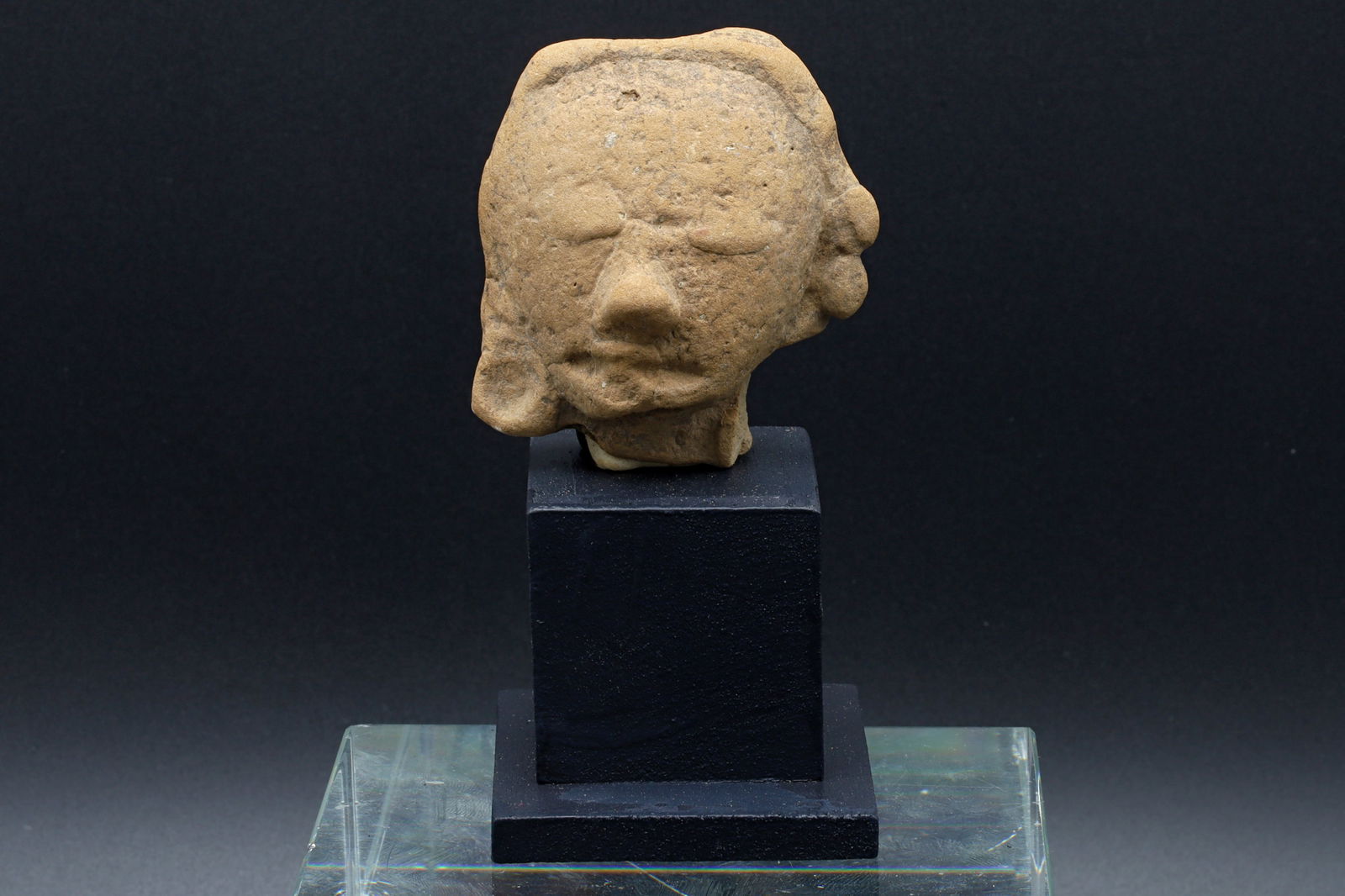 Ancient Huastec Head Of Dignitary Figure, Circa 500 AD Panuco River Area, Veracruz Pre-Columbian Art: Dimensions Height 2 inches. All Measurements Are Approximate. Condition, Antique. Refer to photos and description. // Ancient Huastec Head Of A Dignitary Leader Or Priest, Circa 500 AD Panuco River Ar