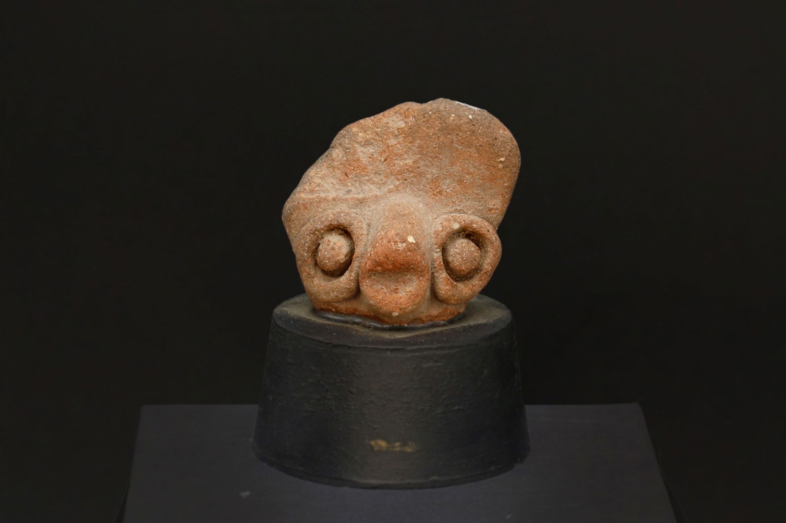 Ancient Pre Columbian Mixtec Pottery A Bird Idol Head, Early Formative Period Tayata 1350 To 850 BCE: Dimensions Height 3 inches. All Measurements Are Approximate. Condition, Antique. Refer to photos and description. Repairs And Loss As Pictured. Sold as is. // Very Rare Item. Ancient Pre Columbian Mi