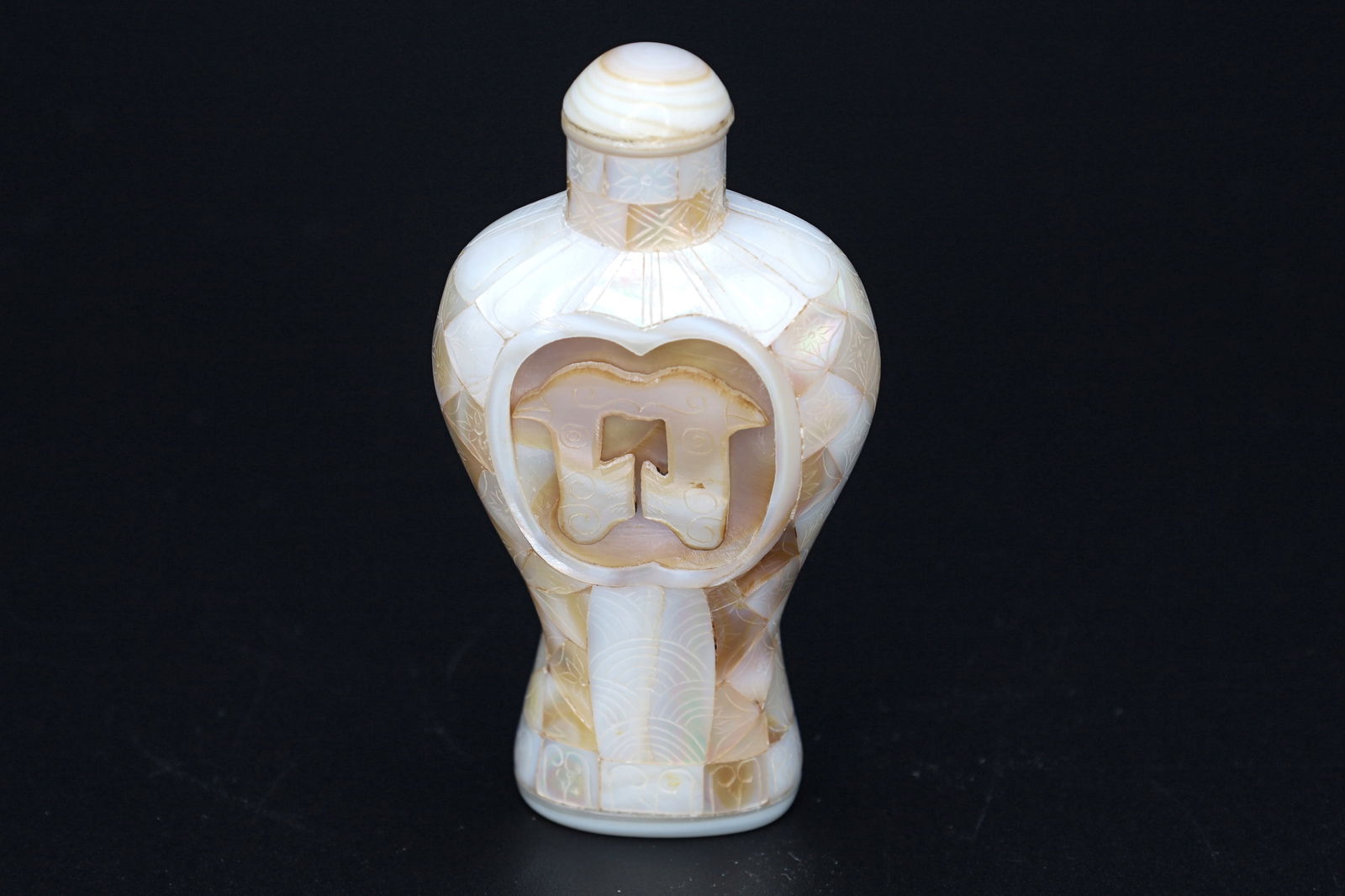 Antique Early 20th Century Hand Carved Mother Of Pearl Snuff Bottle, China Republic Period, Art Deco (1 of 5)