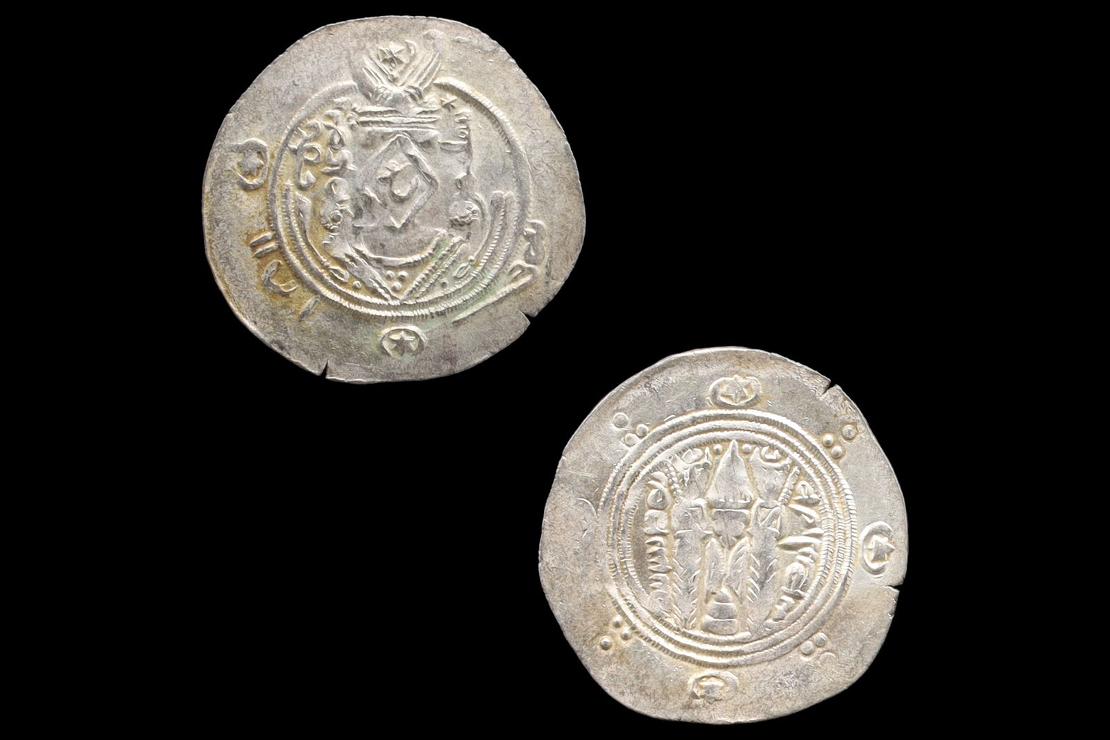 Ancient 8th Century AD Islamic Hemidrachm Silver Coin From Tabaristan Persia, Suleiman As Governor: Dimensions, Diameter 22 mm, Weight 1.8 grams. All measurements are approximate. Abbasid Provincial Coinage Of Tabaristan. Suleiman As Governor. PYE 133 To 137 (AD. 784 To 788). Very Good Condition, Ni