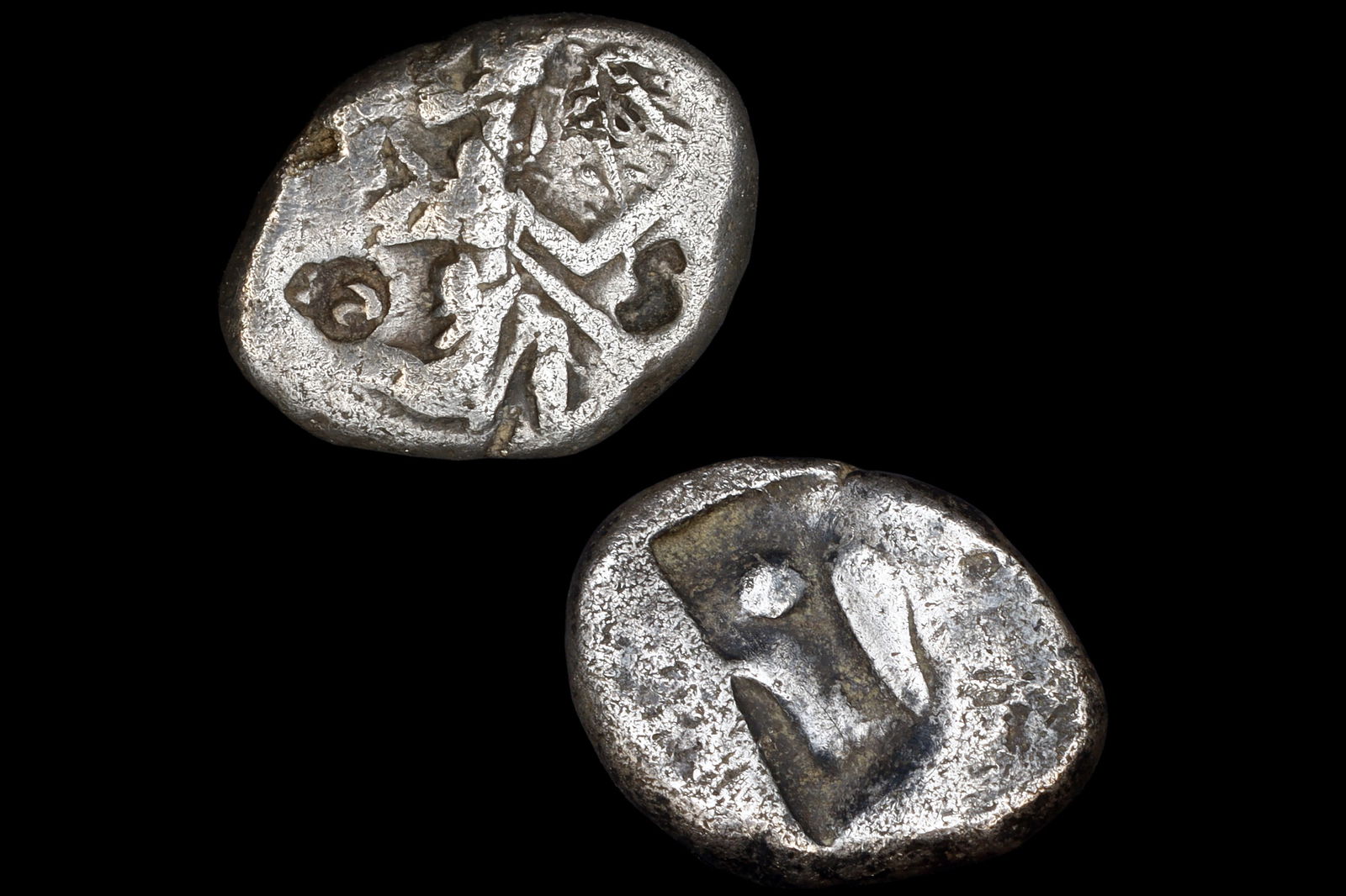 Sardes, Darios I To Xerxes II, 485 To 420 BCE Silver Siglos Coin, Achaemenid Empire, Currency Daric: Dimensions Diameter 19mm, Weight 5.46 Grams. All measurements are approximate. Sardes, Darios I To Xerxes II, 485 BCE To 420 BCE Silver Siglos Coin Type IIIb, Achaemenid Empire, Currency Daric. Coin H