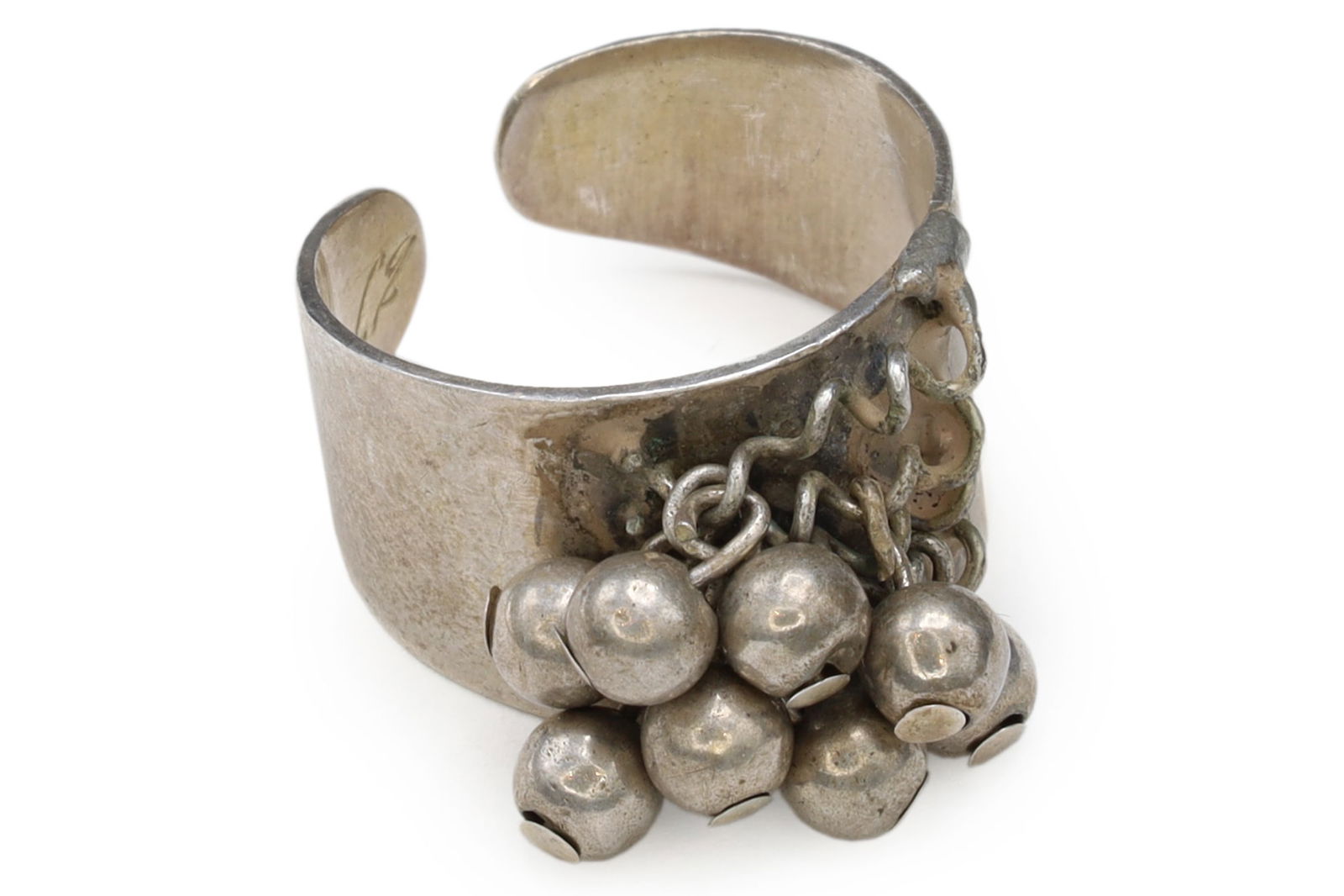 Heikki Kaksonen Jewelry, Finland 1962 Brutalist Ring Size 6 And Adjustable, Cha Cha Beaded Toe Ring: Dimensions, Band Width 12 mm. Inner band diameter 16 mm. All measurements are approximate. Vintage Heikki Kaksonen Jewelry With Full Hallmarks, Finland 1962 Brutalist Ring Size 6 USA Charts, And Adjus