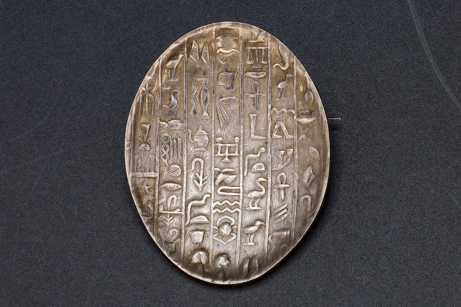 Ancient Egyptian Hieroglyph Relief In A Mid Century Sterling Silver Brooch Pin With Egypt Hallmarks,: Dimensions 1.75 x 1.35 inches. All measurements are approximate. Nice Piece Of Jewelry With An Homage To Egyptology. A Fine 925 Sterling Silver Brooch Pin In Oval Shape And Concave Section. Ornate Wit