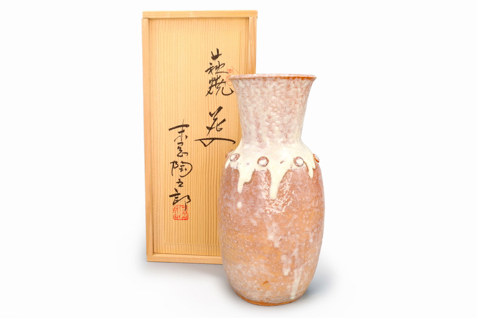 Togoro Sueoka, A Vintage 1990s Japanese Pottery Floral Vase, Hagi Ware, Signed Fine Ceramics Art: A Vintage 1970s Japanese Pottery Vase Of Hagi Ware, Made By A Famous Potter Artist, Togoro Sueoka, Manufactured About 40 To 50 Years Ago. The Seal Of The Potter Is Stamped On The Bottom. The Original