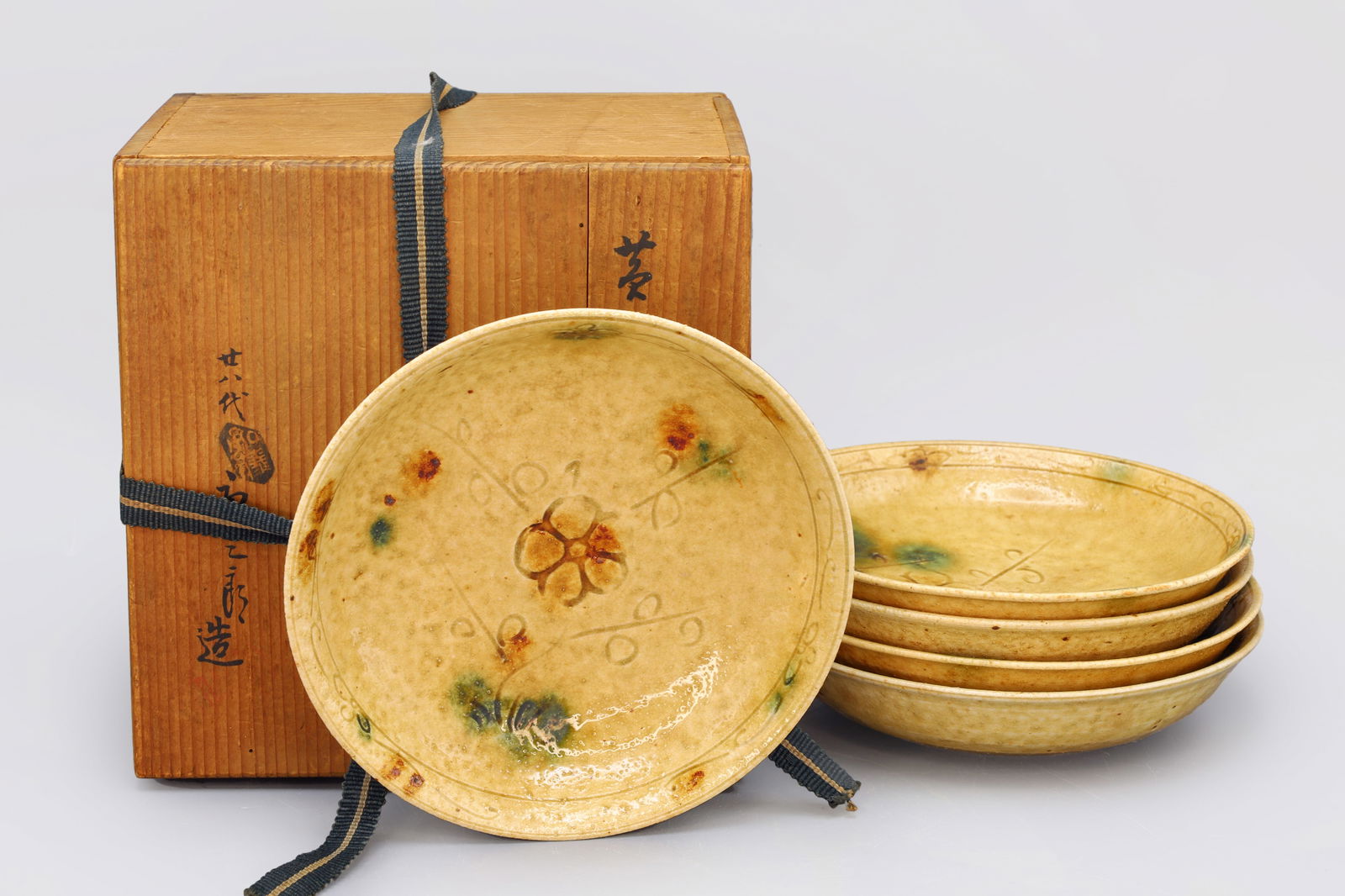 Tosaburo Kato, Vintage 1980s Japanese Ceramics Five Tea Plates Of Seto Ware, Karatsu Ware Pottery: Tosaburo Kato, Vintage 1980s Japanese Ceramics Five Tea Plates Of Seto Ware. The Artist Is A 1st Class Potter, The 31st Of Kato Lineage, Who Was Identified As An Important Human Cultural Treasure Of S