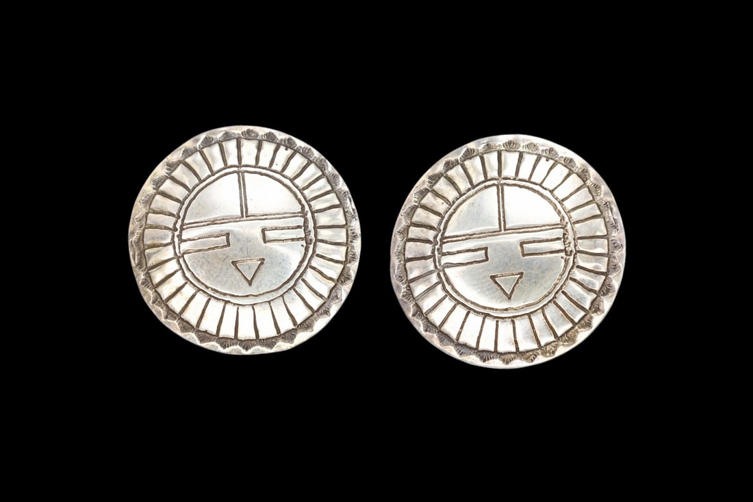 Vintage 1980s Zuni Native American Sun Face Kachina Stud Earrings, Southwestern 925 Silver Jewelry: Vintage 1980s Probably Zuni Native American, A Sun Face Kachina Stud Earrings, Southwestern 925 Sterling Silver Jewelry, Retro Fashion Accessories. Dimensions Diameter 1.125 inches. Weight 6.65 grams.