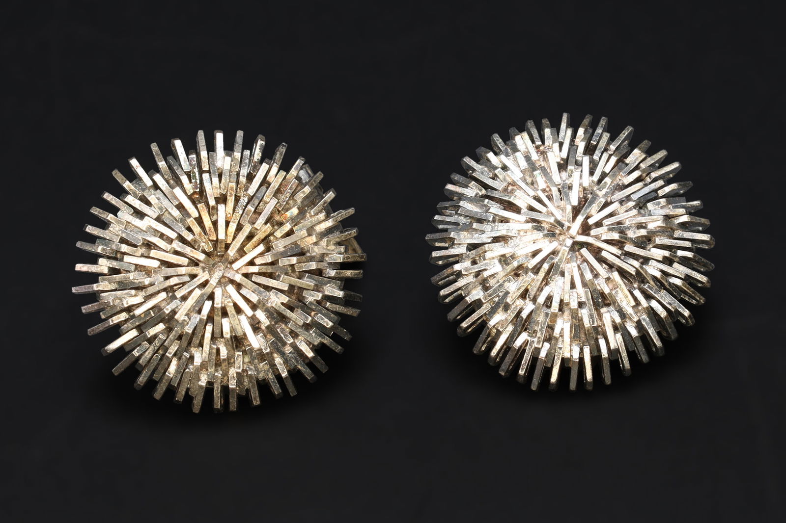 Sun Burst Star Stud Earrings With French Clip, 925 Sterling Silver Jewelry With Hallmarks, Modernist: Dimensions Diameter 22 mm. All measurements are approximate. Patina, Surface Wear And Age, Sold Exactly As Pictured. Sun Burst Star Earrings, Studs With French Clip, 925 Sterling Silver Jewelry With H