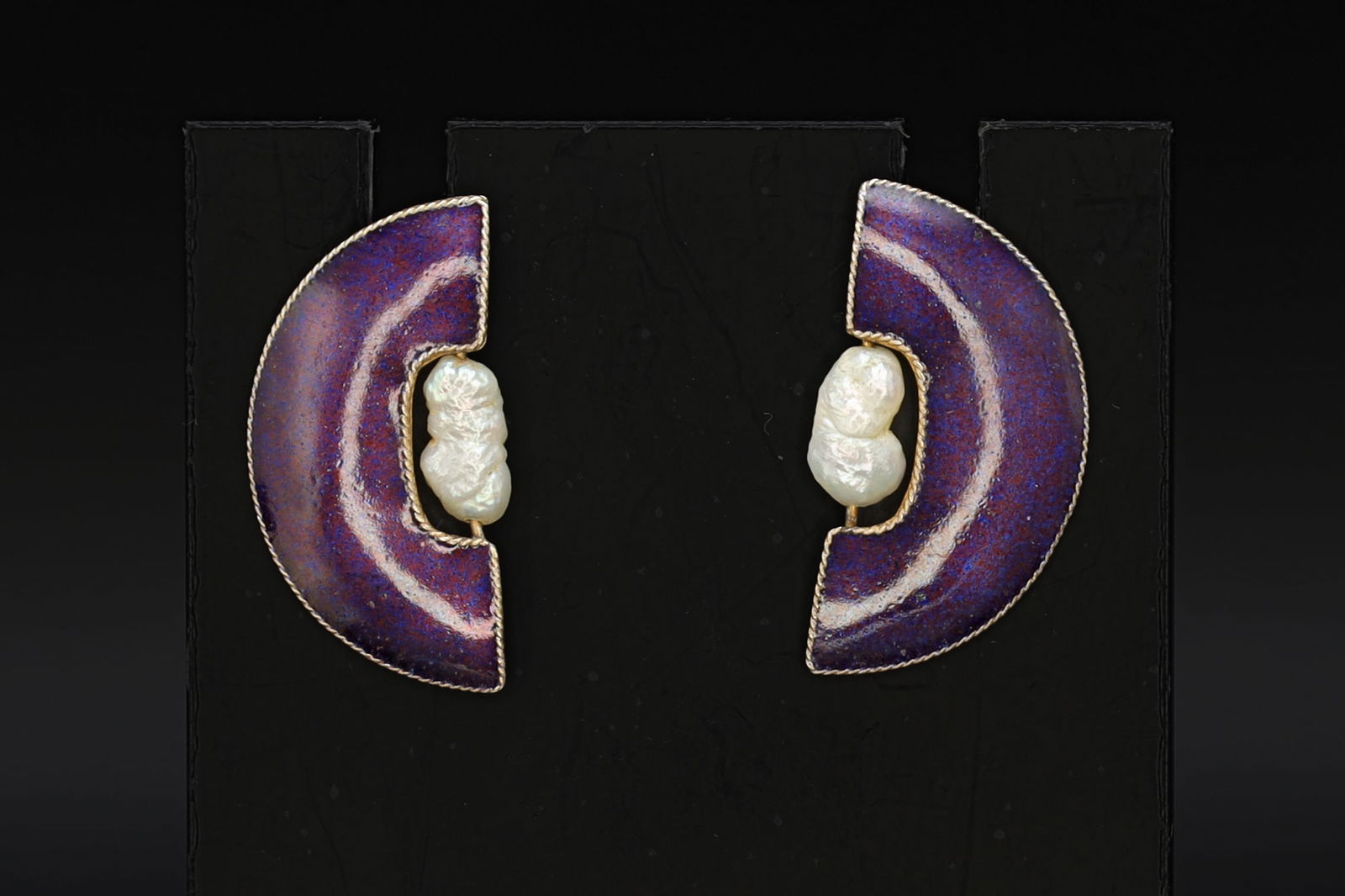 Stud Earrings, Purple Enamel And Fresh Water Pearls, Gold Gilt Vermeil On Sterling Silver, Vintage: Dimensions Length 23 mm. All measurements are approximate. Geometric Stud Earrings, Purple Enamel And Fresh Water Pearls, Gold Gilt Vermeil On Sterling Silver, Vintage Fashion Accessories Modernist De
