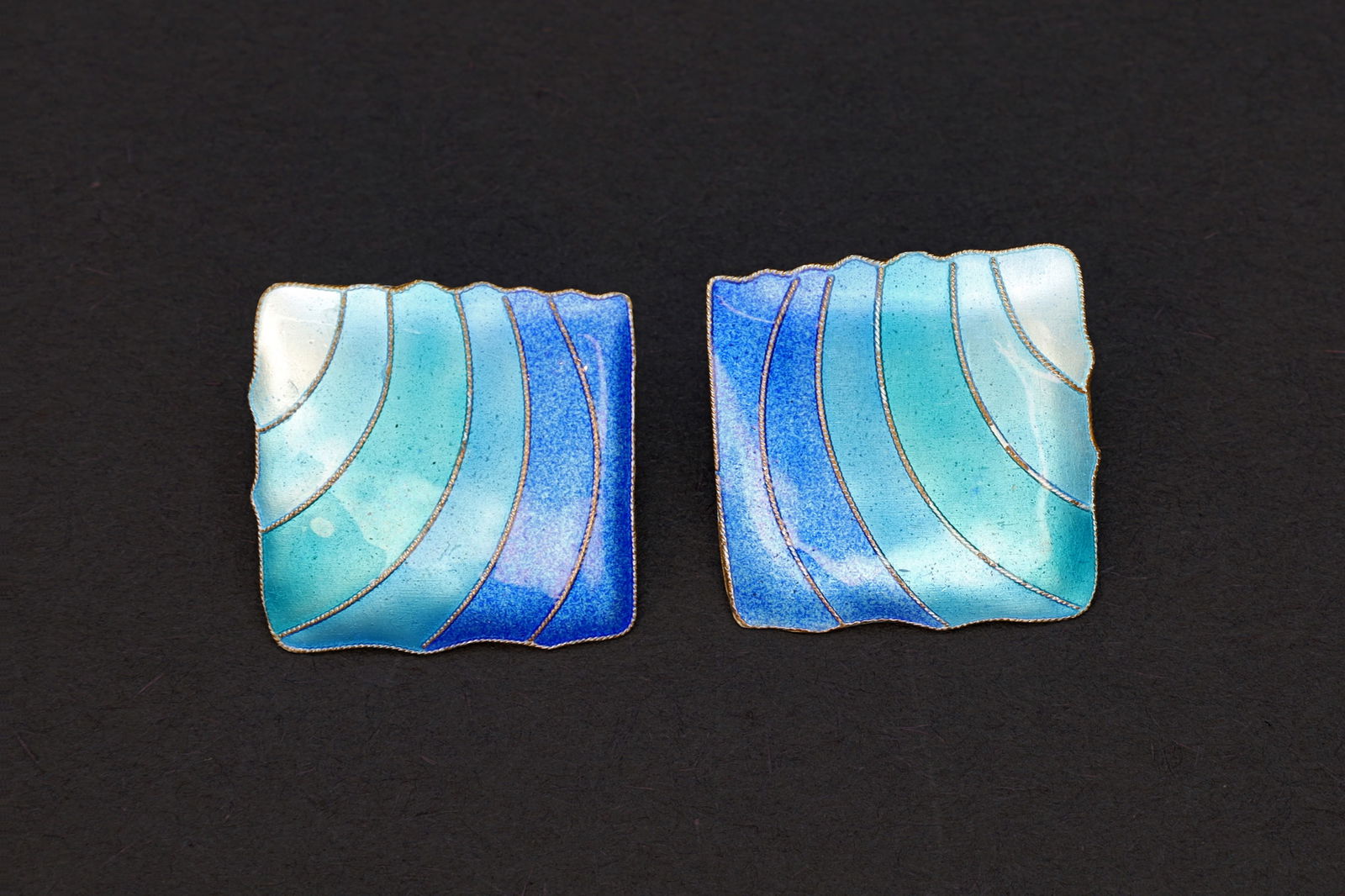 Sea Water Blue Enamel And Gold Gilt Sterling Silver Earrings, Large Square Studs, Vintage Fashion: Dimensions Side 20 x 20 mm, All measurements are approximate. Sea Water Blue Enamel And Gold Gilt Sterling Silver Earrings, Large Square Studs, Vintage 1980s Womens Jewelry, Retro Fashion Accessories.