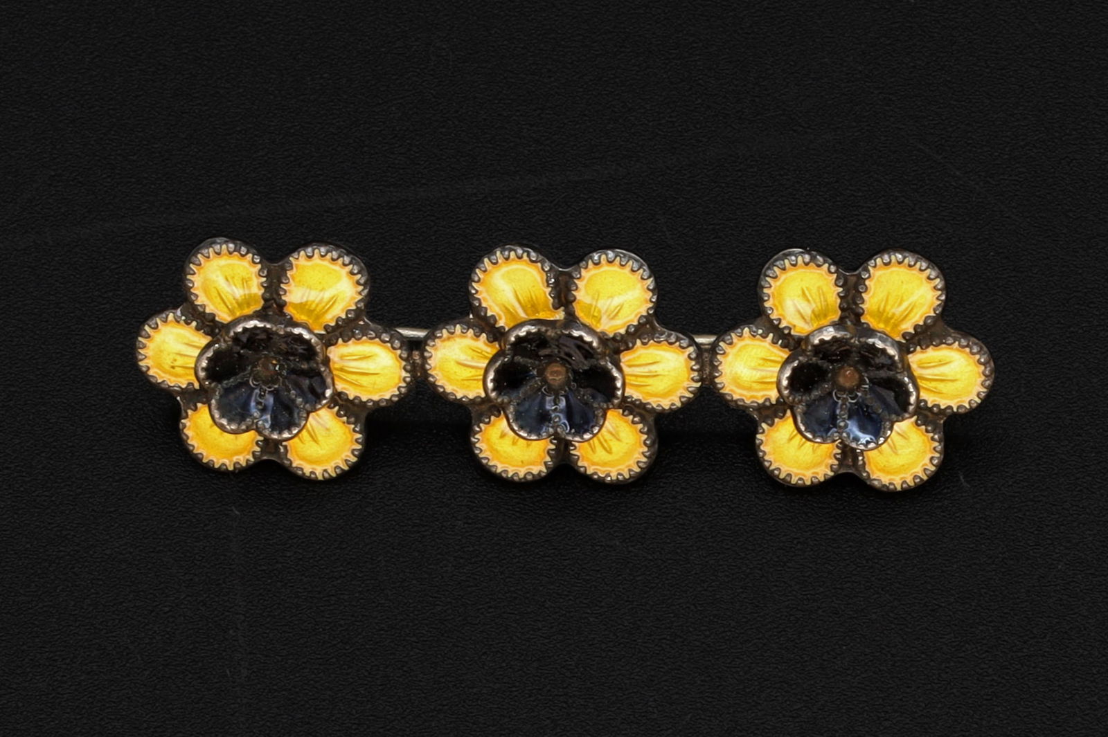 Meka Reklamegaver Brooch, Danish Yellow Enamel Guilloche Floral Bar Pin, Scandinavian Jewelry Art: Dimensions 40 mm length, All measures are approximate. Patina. Small cute piece of jewelry by MEKA Denmark. The brooch is a bar of 3 flowers in yellow guilloche work and sterling silver base. Meka Rek