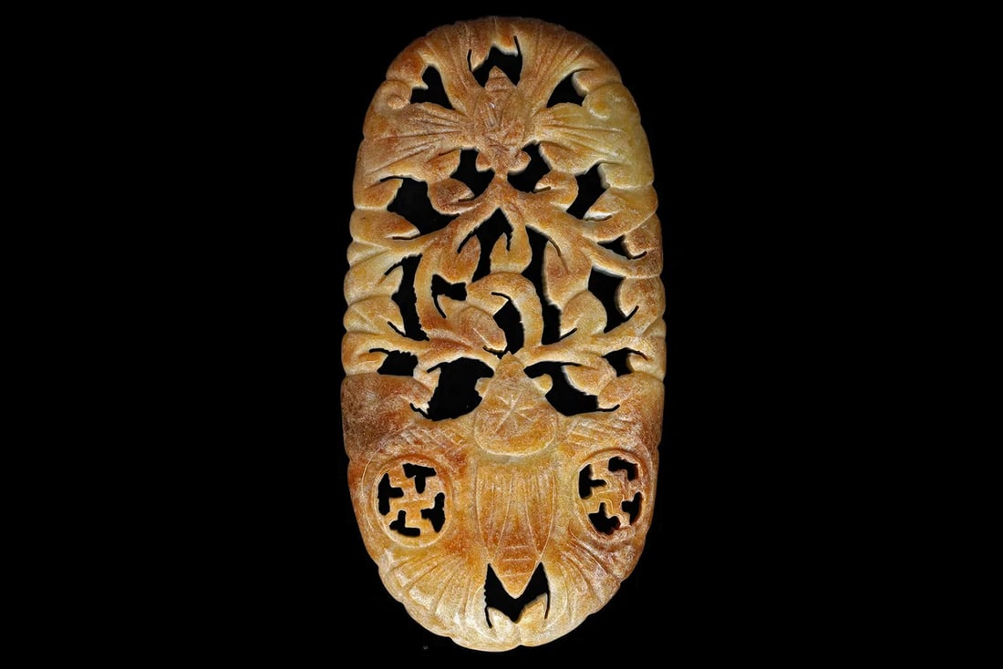 Vintage 1980s Slab Pendant With Cicada, Hand Carved Pale Beige Stone, Oriental Chinese Art: Dimensions 3.55 x 1.75 inches. Weight 39.75 grams. All measurements are approximate. NO material was tested or verified. Vintage 1980s Slab Pendant With Cicada, Hand Carved Pale Jadeite Like Stone, Or