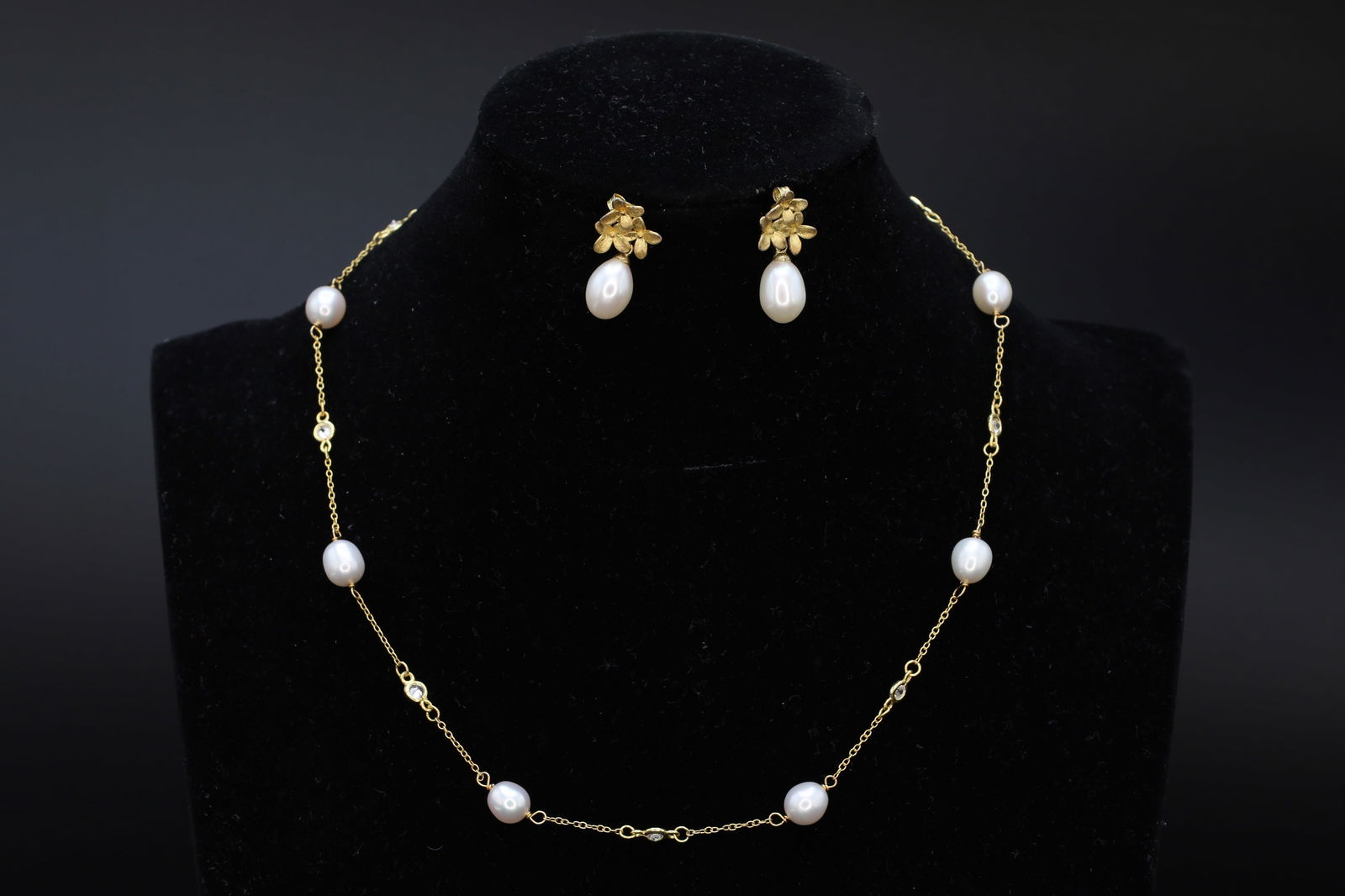 Beaded Necklace And Dangle Earrings Jewelry Set, Pearl And Cut Glass Saturn Chain, Gold Gilt Vermeil: Dimensions, Necklace Length 18 inches, All measurements are approximate. Sold exactly as pictured. Beaded Necklace And Dangle Earrings Jewelry Set, Pearl And Cut Glass Saturn Chain, Gold Gilt Vermeil