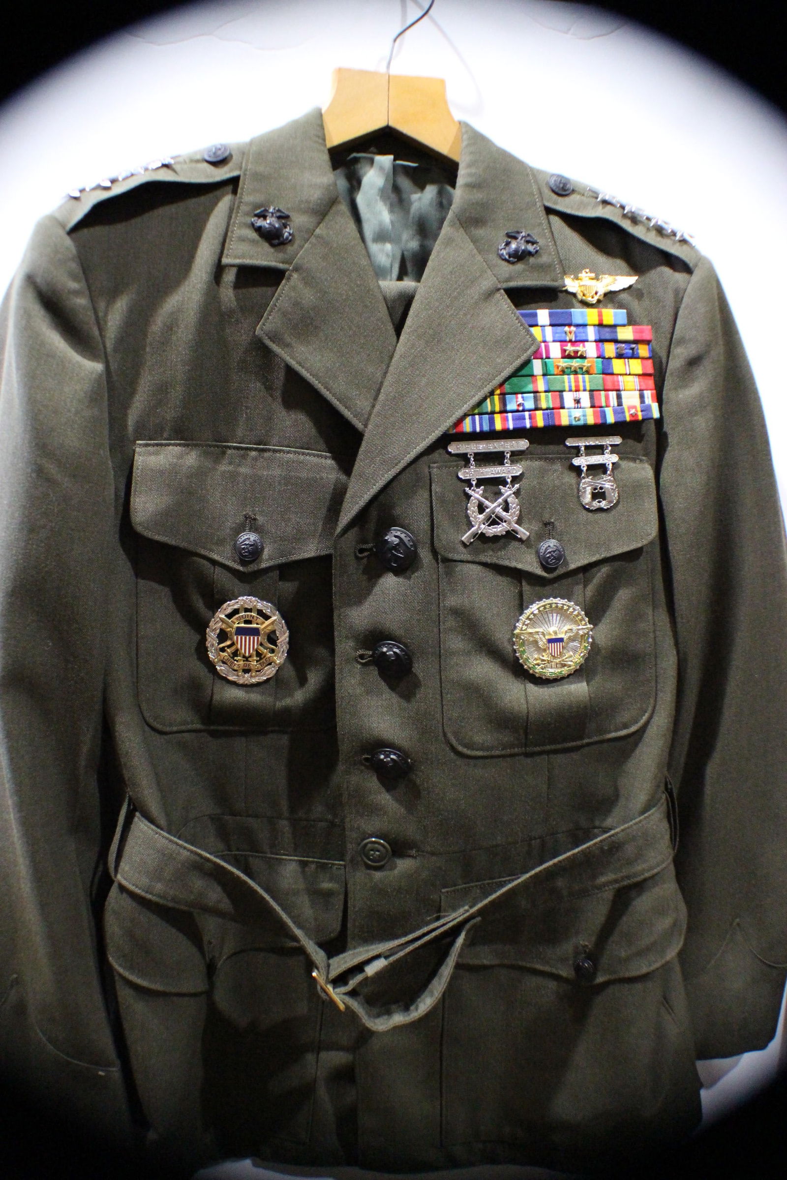 Four Star Generals dress uniform, Marine Corps. (1 of 8)