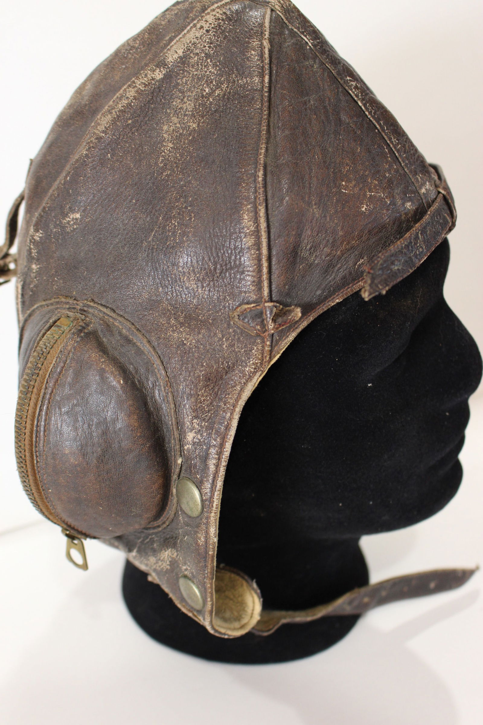 Australian Kittyhawk attributed fighter pilot type B Flying Helmet (1 of 5)