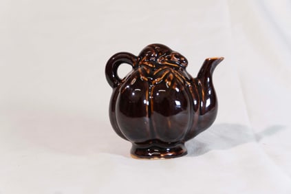 Porcelain tea creamer