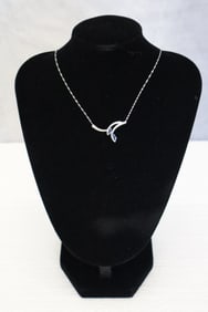 White gold and Saphire pendant on a chain