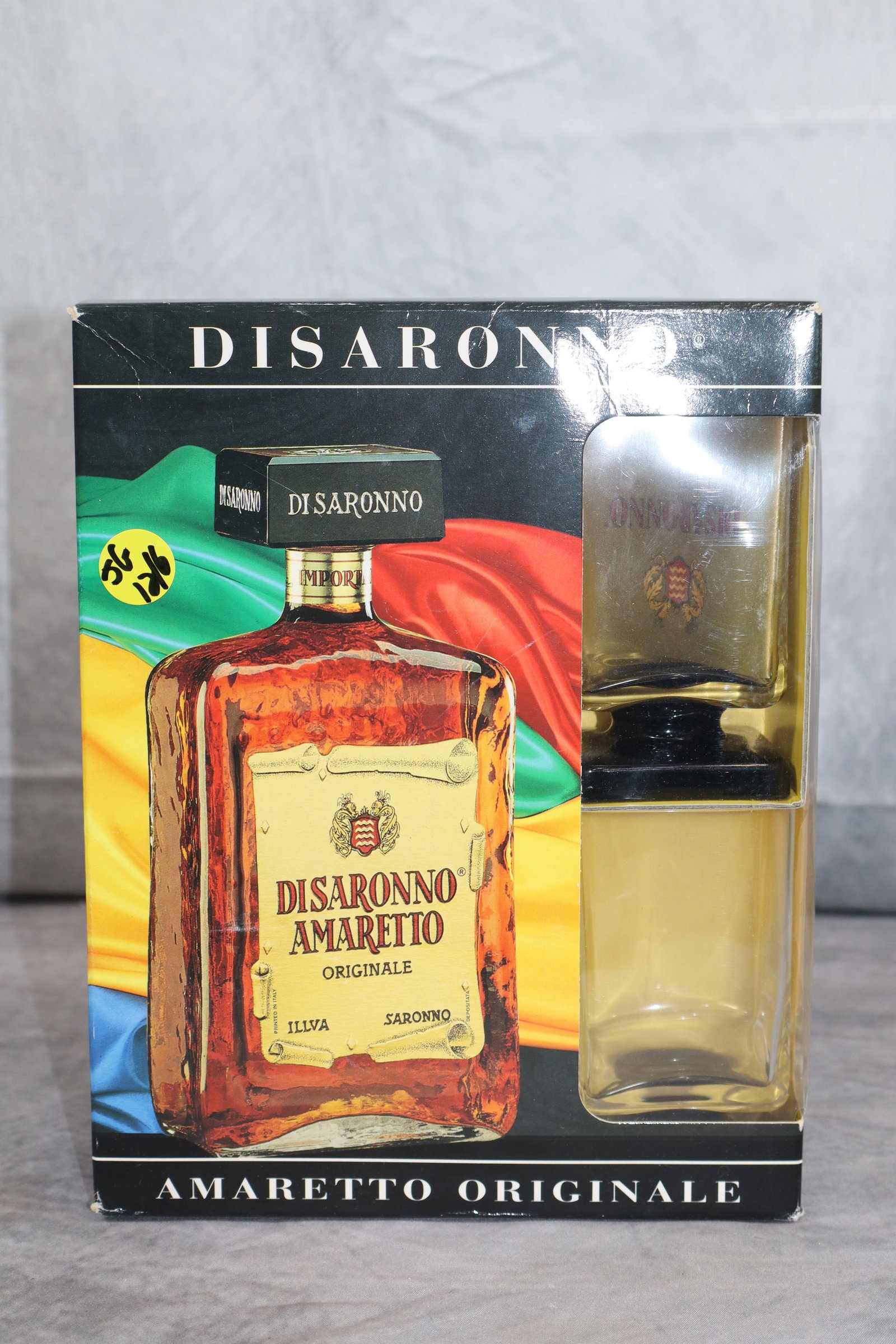 Disaronno Amaretto with 2 glasses: Disaronno Amaretto with 2 glasses 750ml