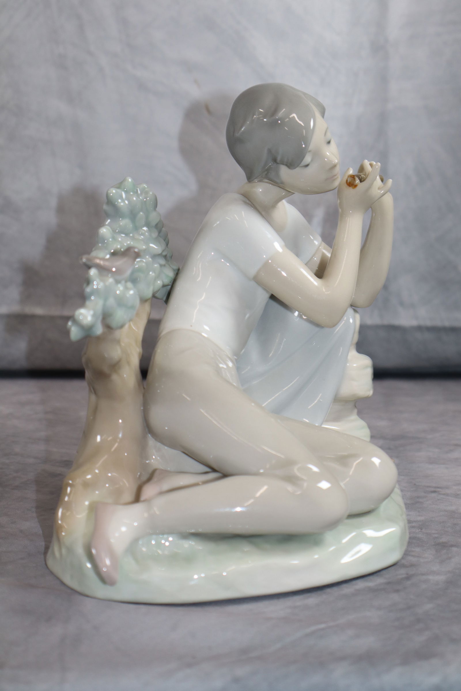 "Girl Playing Flute" Lladro (1 of 4)