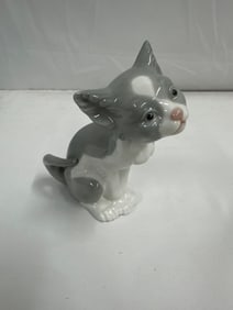 Lladro Porcelain Figurine "Feed Me" Model 5113 – Sitting Gray & White Kitten