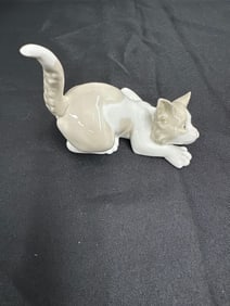 Lladro Porcelain Figurine – Playful Stalking Cat