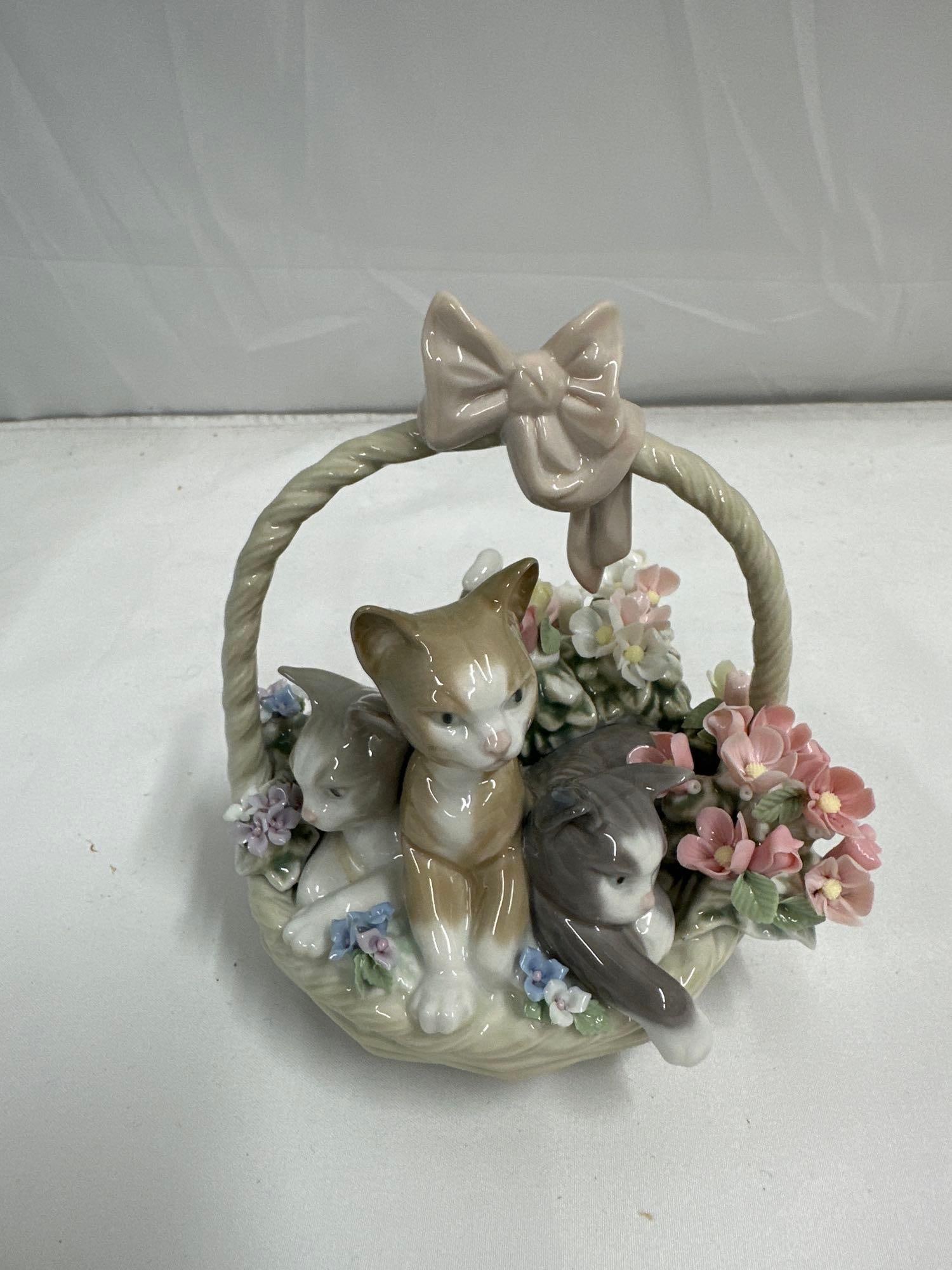 Lladro Porcelain Figurine "Purr-Fect" Basket of Kittens (1 of 6)
