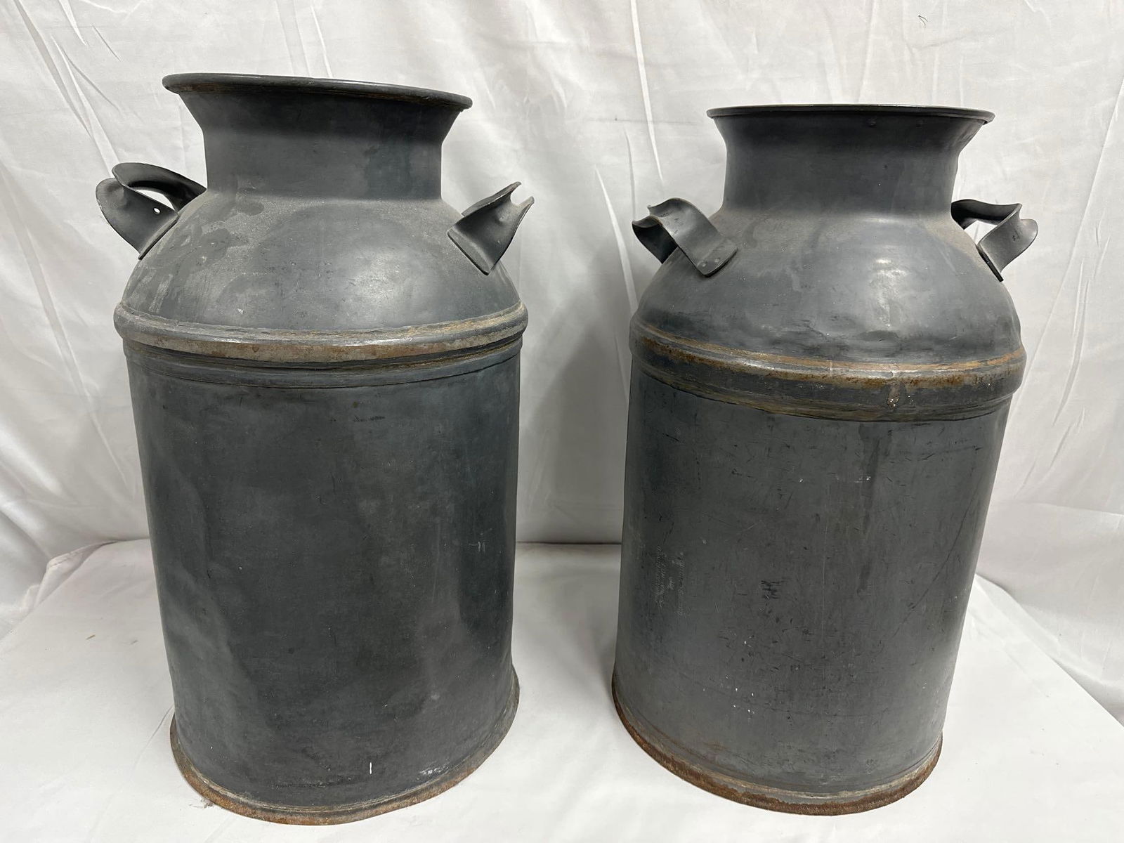 2 Antique Metal Milk Cans – Rustic Farmhouse Decor (1 of 4)