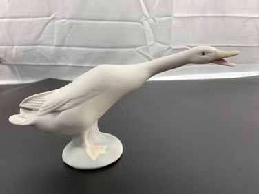 Lladro Porcelain Figurine – Alert Goos