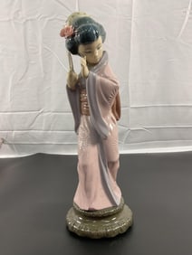 Lladro Porcelain Figurine – Geisha with Mirror