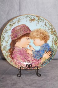 Edna Hibel 1988 Mothers' Day Plate 2297C