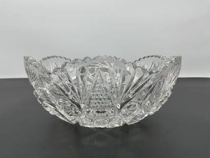Vintage American Brilliant Period - ABP- Cut Glass Scalloped Bowl - 1880-1925: A beautifully crafted vintage cut glass bowl featuring intricate starburst and geometric patterns. The scalloped rim adds elegance, while the deep cuts enhance light refraction, giving it a brilliant