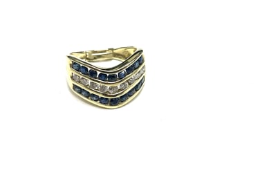 Chevron-Style Diamond and Sapphire Ring in Yellow Gold 14kt