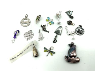 Assorted charms (17)