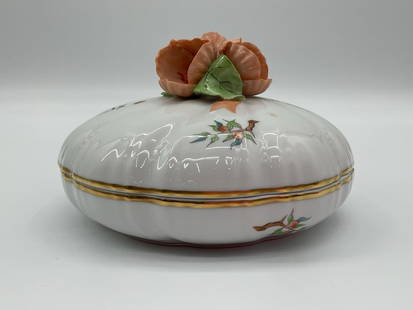Herend Hungary Hand-Painted Porcelain Covered Dish with Floral Finial: An elegant hand-painted porcelain covered dish by Herend Hungary, featuring delicate floral sprays on a ribbed, scalloped form. The lid is adorned with a beautifully sculpted and painted