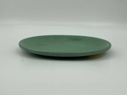 Catalina Island Pottery Matte Green Plate: Simple round ceramic plate in a matte green glaze, made by Catalina Island Pottery. The piece features the classic midcentury California design and is marked Catalina Island on the base, denoting its