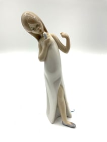 Vintage Lladro "Singing Girl" Figurine