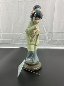 Lladro Porcelain Figurine - Elegant Japanese Geisha