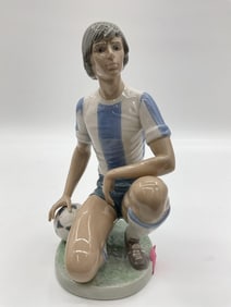 Lladro "Young Soccer Player" porcelain figurine 1005200.3