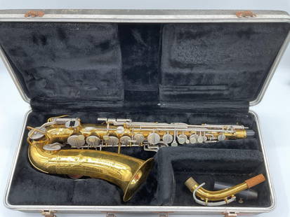 Selmer Bundy II Alto Saxophone with Original Case: This is a vintage Bundy alto saxophone by Selmer, housed in its original hard shell case. Bundy saxophones, especially earlier models, are well regarded student level instruments known for their durab