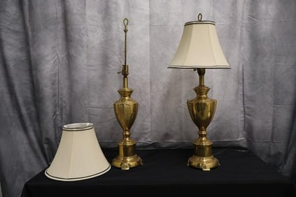 Ellegant Brass Lamp Set with Intricate Leaf Design