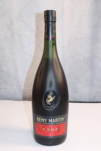 Remy Martin VSOP - 750 ml: Rémy Martin VSOP (Very Superior Old Pale) Fine Champagne Cognac is an iconic spirit renowned for its exceptional quality and smooth taste. Crafted from a blend of eaux-de-vie sourced exclusively from